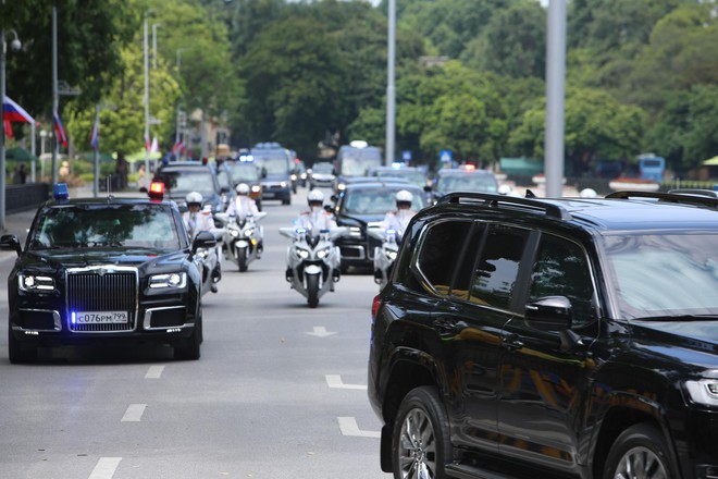 Hình ảnh cận cảnh đoàn 'siêu xe' đặc chủng phục vụ Tổng thống Nga Putin di chuyển trên đường phố Hà Nội- Ảnh 8.