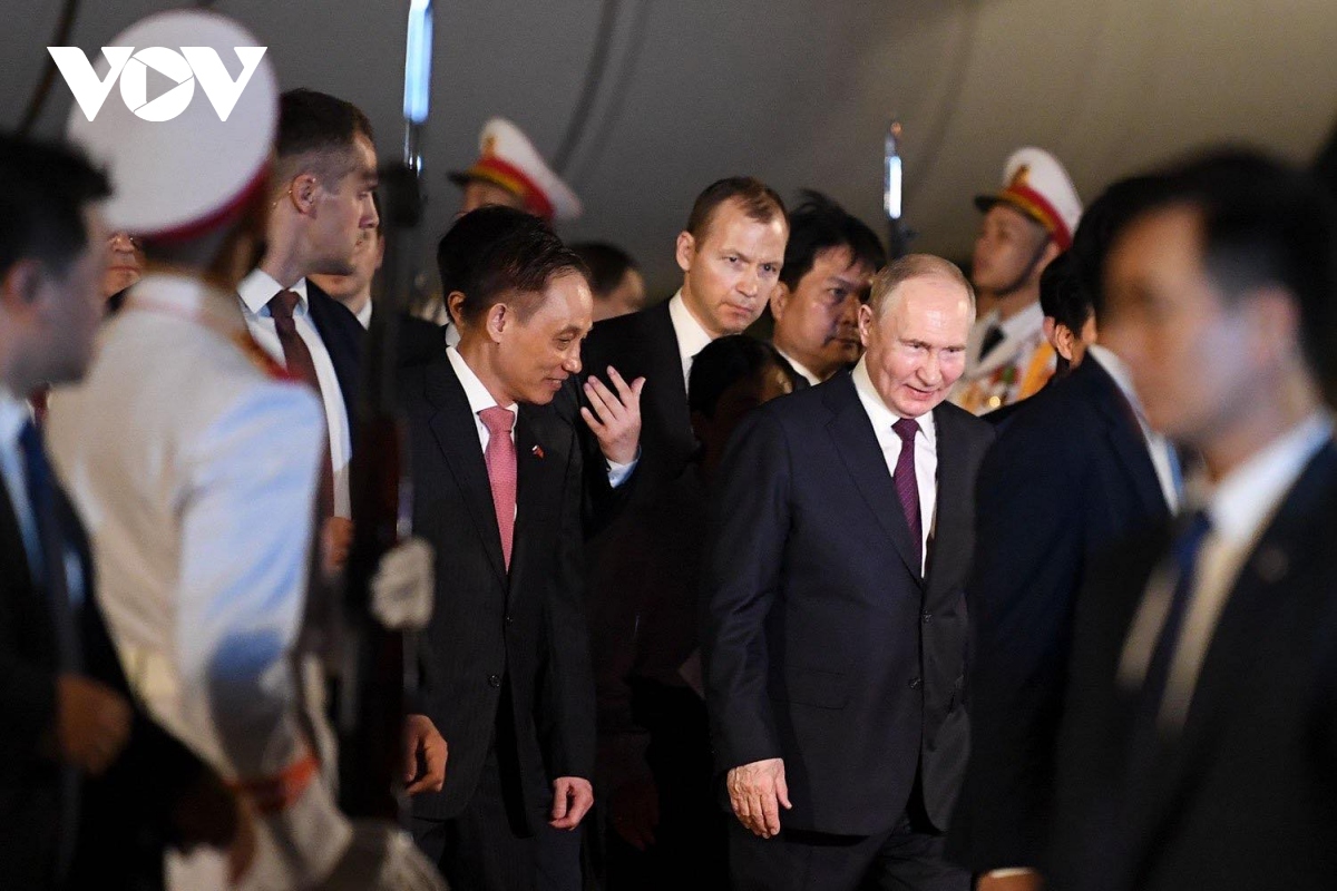 Tổng thống Nga Putin đến sân bay Nội Bài, bắt đầu thăm cấp Nhà nước tới Việt Nam- Ảnh 4.