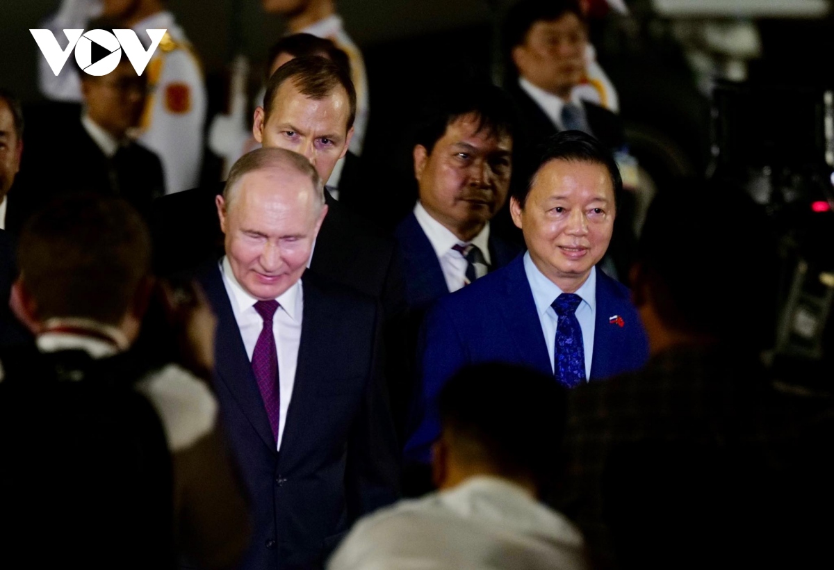 Tổng thống Nga Putin đến sân bay Nội Bài, bắt đầu thăm cấp Nhà nước tới Việt Nam- Ảnh 3.