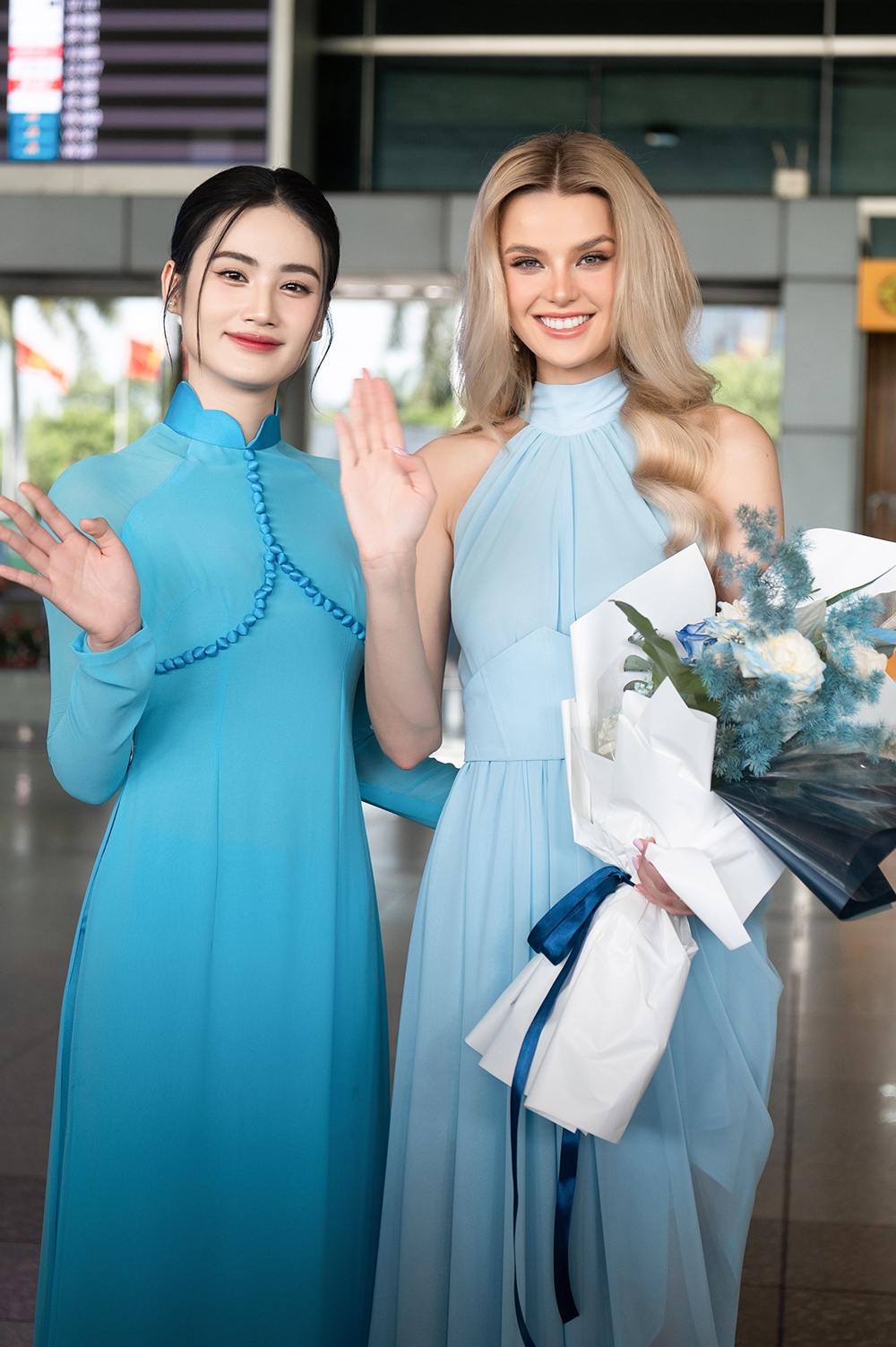 Cận nhan sắc búp bê của đương kim Miss World 2024 khi đến Việt Nam- Ảnh 6.