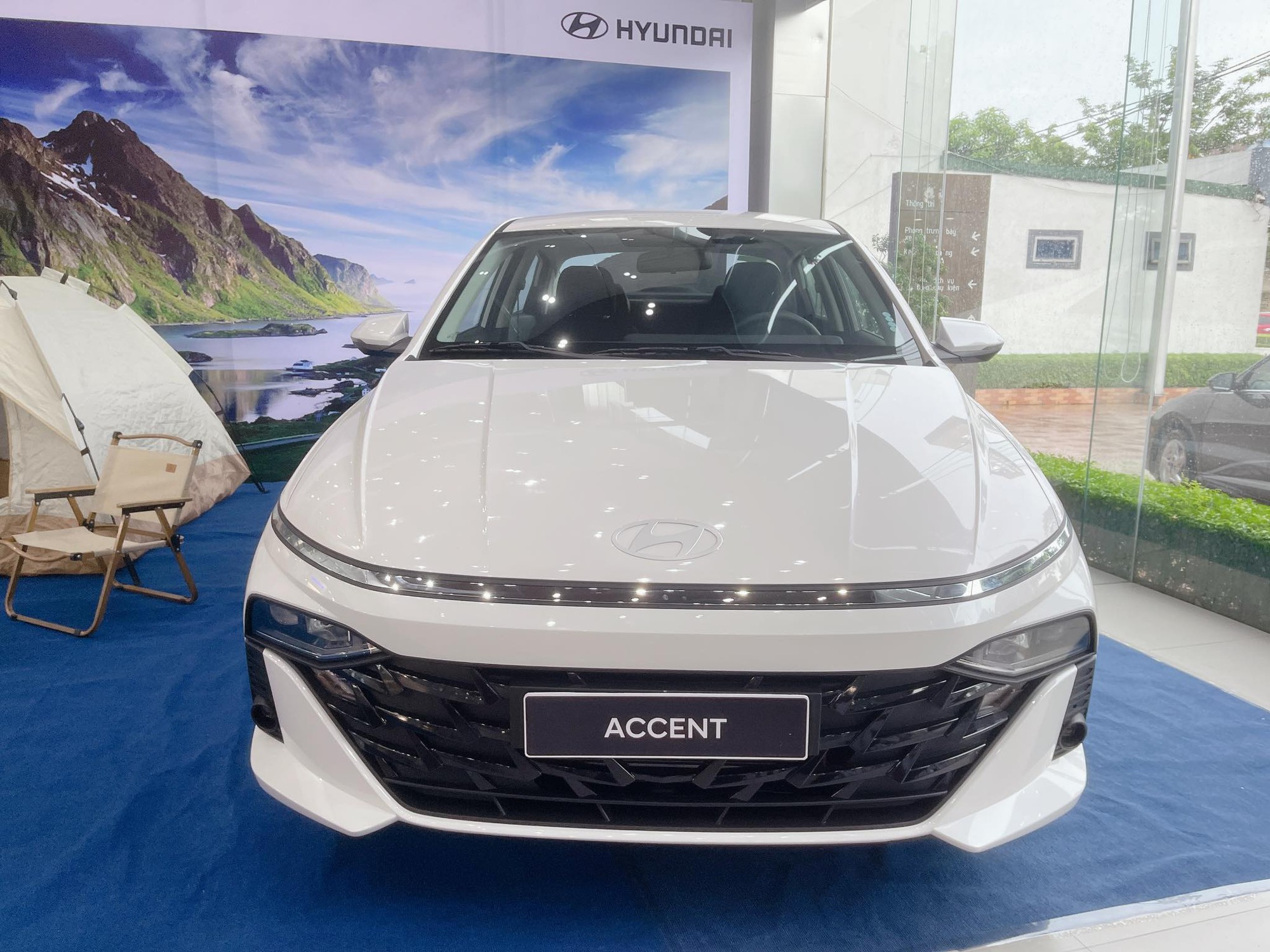 Hyundai Accent 2024 ồ ạt về đại lý: Không ‘lạc’, tặng thêm cả phụ kiện, chủ yếu bản Đặc biệt, Cao cấp- Ảnh 4.