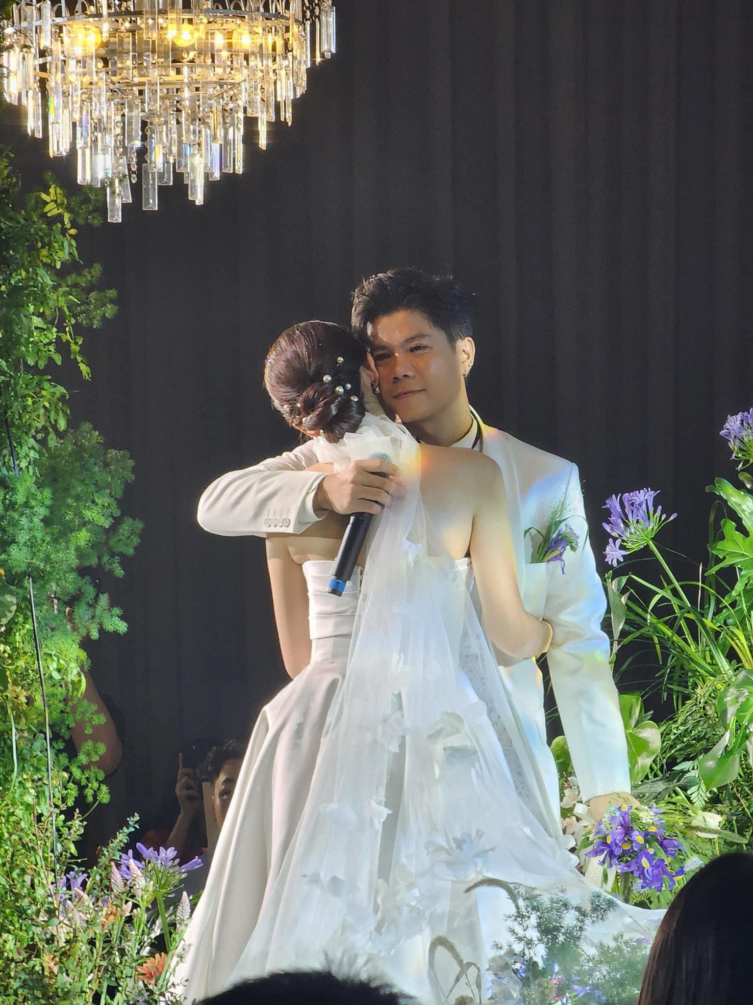 Nam ca sĩ tổ chức đám cưới ở Hà Nội vào tối nay: Visual cô dâu ấn tượng, dàn sao Vbiz góp mặt- Ảnh 4.