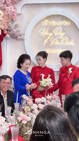 Cô dâu Kiều Oanh khoe vàng đeo trĩu tay, nhìn một cử chỉ hé lộ mối quan hệ với mẹ Hồng Duy- Ảnh 2.