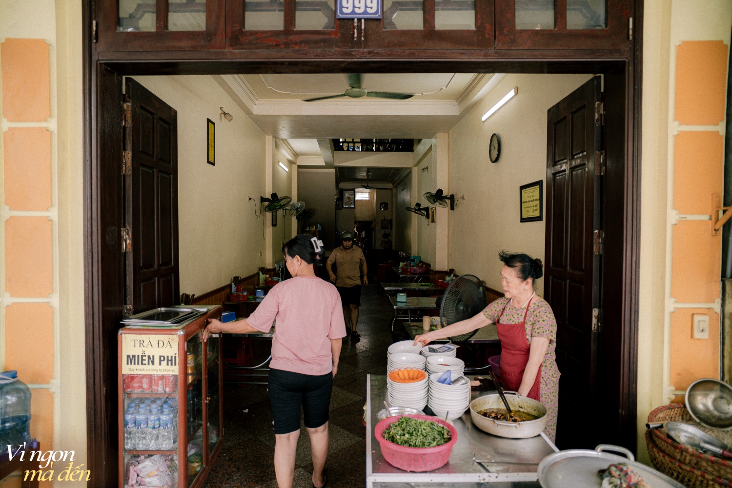 Ăn gì ở Ninh Bình? Ghé hàng miến lươn nức tiếng tuổi đời hơn nửa thế kỷ, thưởng thức bún chả vuông tại quán ngày bán 