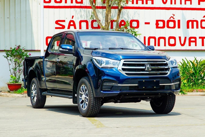 Nhiều bán tải mới ra mắt Việt Nam năm nay đấu Ranger: Triton 2024 lột xác, có mẫu lần đầu xuất hiện, giá dưới 500 triệu đồng- Ảnh 1.