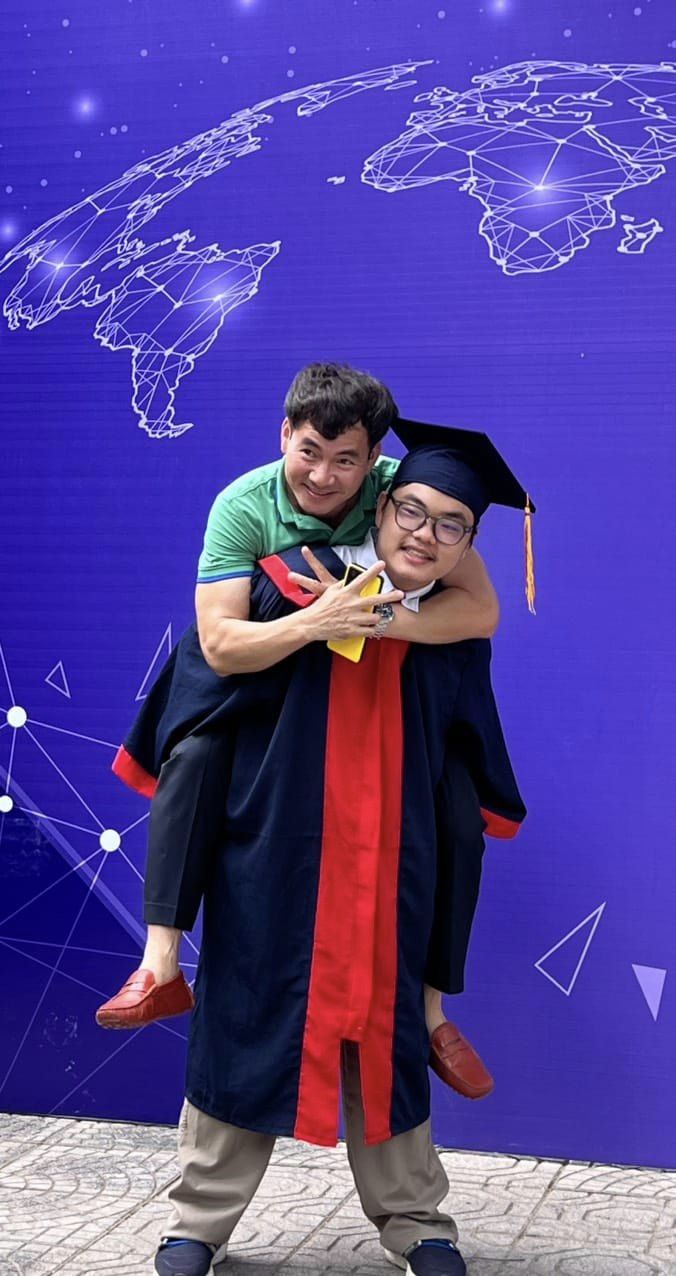 Con sao Việt mùa tốt nghiệp: Lọ Lem gây bão vì quá xinh đẹp, Bi Béo phổng phao cõng bố trên lưng 