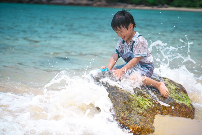 Bỏ Hà Nội vào Đà Nẵng sống vì mê biển, đưa con đi học bằng máy bay, 2 năm sau gia đình 