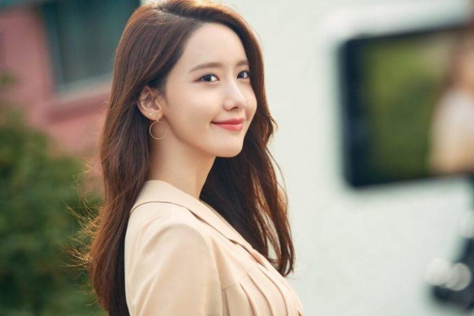 Nếu quay lại thời trẻ, Yoona (SNSD) sẽ nhắc bản thân 3 việc cần làm để giữ sức khỏe và hạn chế lão hóa da, chị em nên học theo- Ảnh 1.