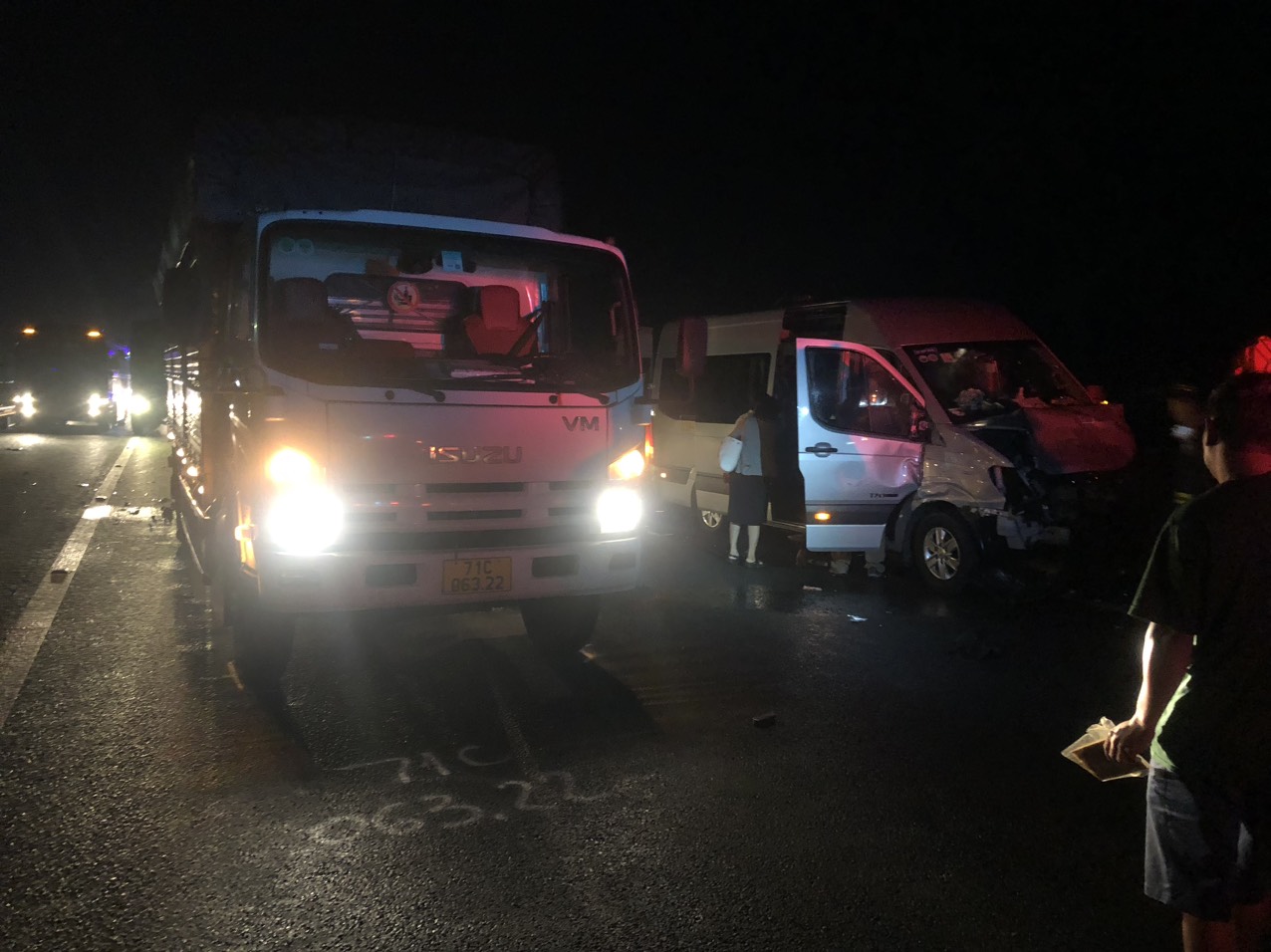 Xe khách gặp tai nạn liên hoàn trên cao tốc TPHCM - Trung Lương, 11 người nhập viện- Ảnh 4.