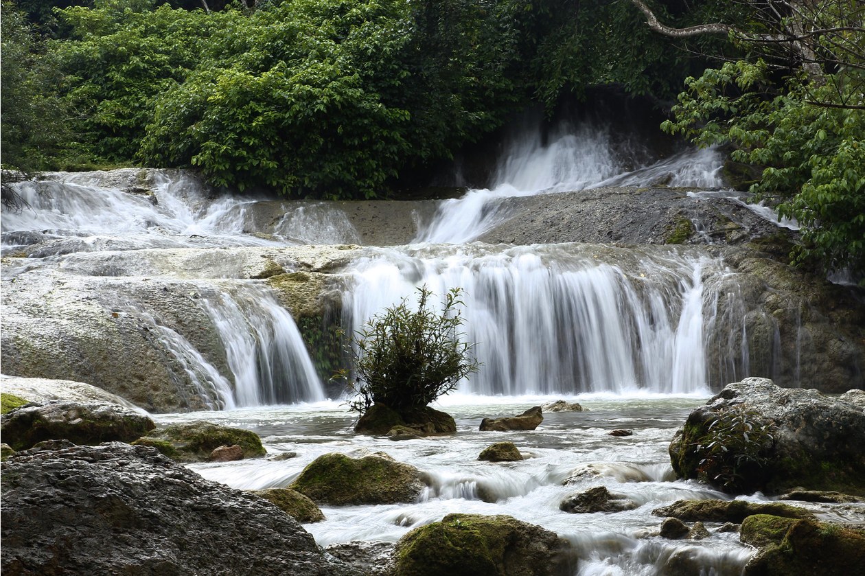 Có một thác nước trong xanh giữa núi rừng Lạng Sơn, được du khách ngợi ca là “nàng tiên nữ xứ Lạng