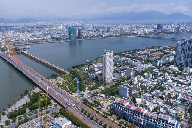 'Chỉ bàn làm, không bàn lùi' - Bài 3: Đà Nẵng đối diện với rủi ro, tìm động lực phát triển mới- Ảnh 1.