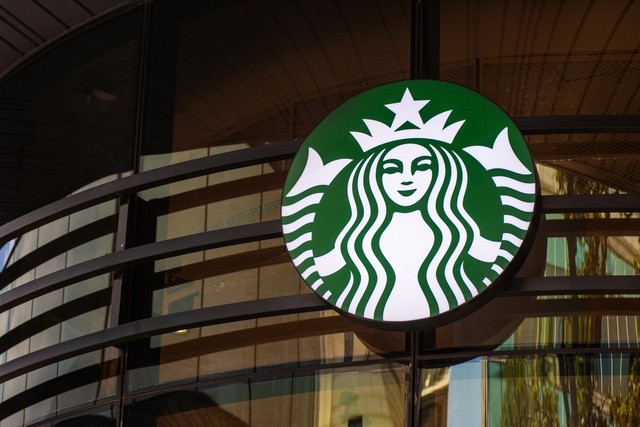 Starbucks vừa đưa ra quyết định chưa từng có trong lịch sử, tự mình phá bỏ ‘luật ngầm’ tồn tại suốt nhiều thập kỷ- Ảnh 1.