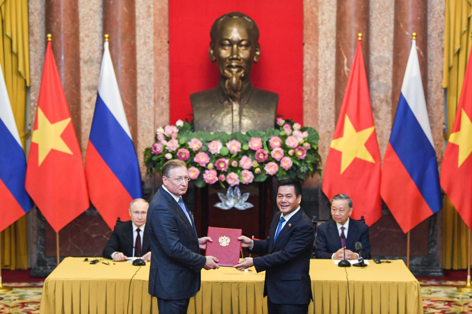 Hai tập đoàn “khổng lồ” của Nga được ông Putin tin tưởng hỗ trợ Việt Nam phát triển lĩnh vực chiến lược- Ảnh 2.