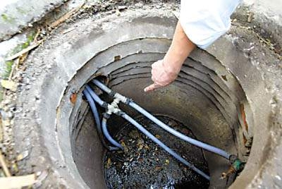 Phát hiện dòng nước lạ từ đường ống công cộng, công an điều tra, tóm gọm đối tượng trộm hơn 2.234m3 nước suốt 8 năm, thiệt hại 84 triệu đồng- Ảnh 1.
