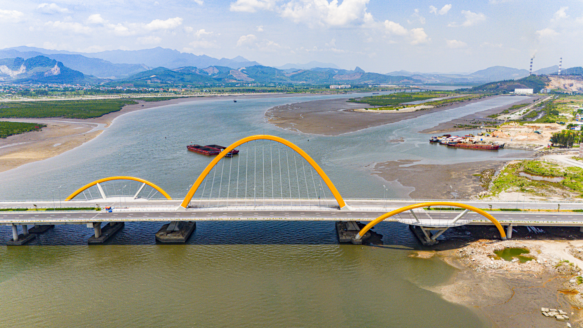 Toàn cảnh khu vực sẽ xây cầu dài hơn 3,5 km, nằm giữa 3 cây cầu trị giá 6.000 tỷ, nối liền 'Vịnh Sydney bên bờ Vịnh Hạ Long' tương lai của Việt Nam- Ảnh 2.