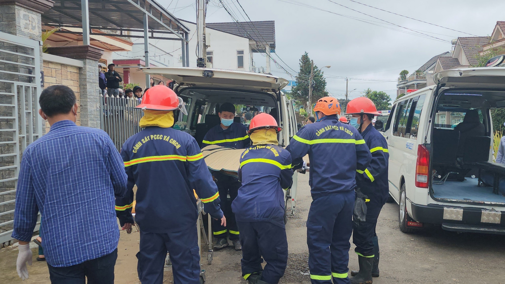 Nhân chứng vụ cháy khiến 3 cháu bé tử vong: Nghe tiếng la hét nhưng cửa khóa, lửa cháy lớn quá- Ảnh 2.