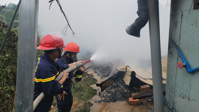 Hiện trường tang thương vụ cháy khiến 3 anh em tử vong ở Đà Lạt: Các cháu về thăm bà ngoại dịp hè- Ảnh 1.