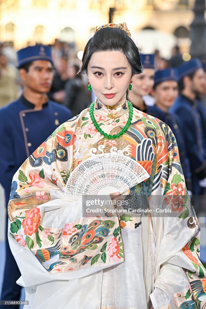 Getty Images bóc visual già dặn của Phạm Băng Băng tại sự kiện Vogue World, so với ảnh tự đăng đúng là khác hẳn- Ảnh 4.