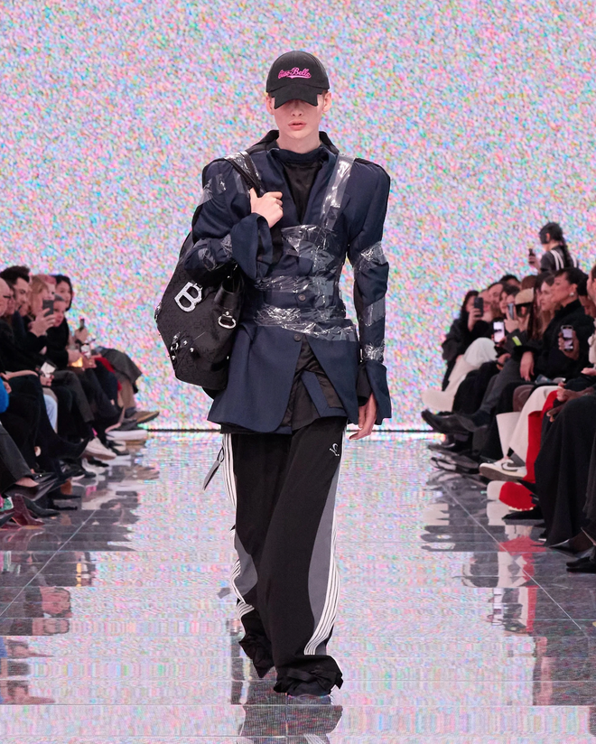 Demna Gvasalia: Nhà cải cách hay sự đạp đổ một di sản đồ sộ mang tên Balenciaga- Ảnh 44.