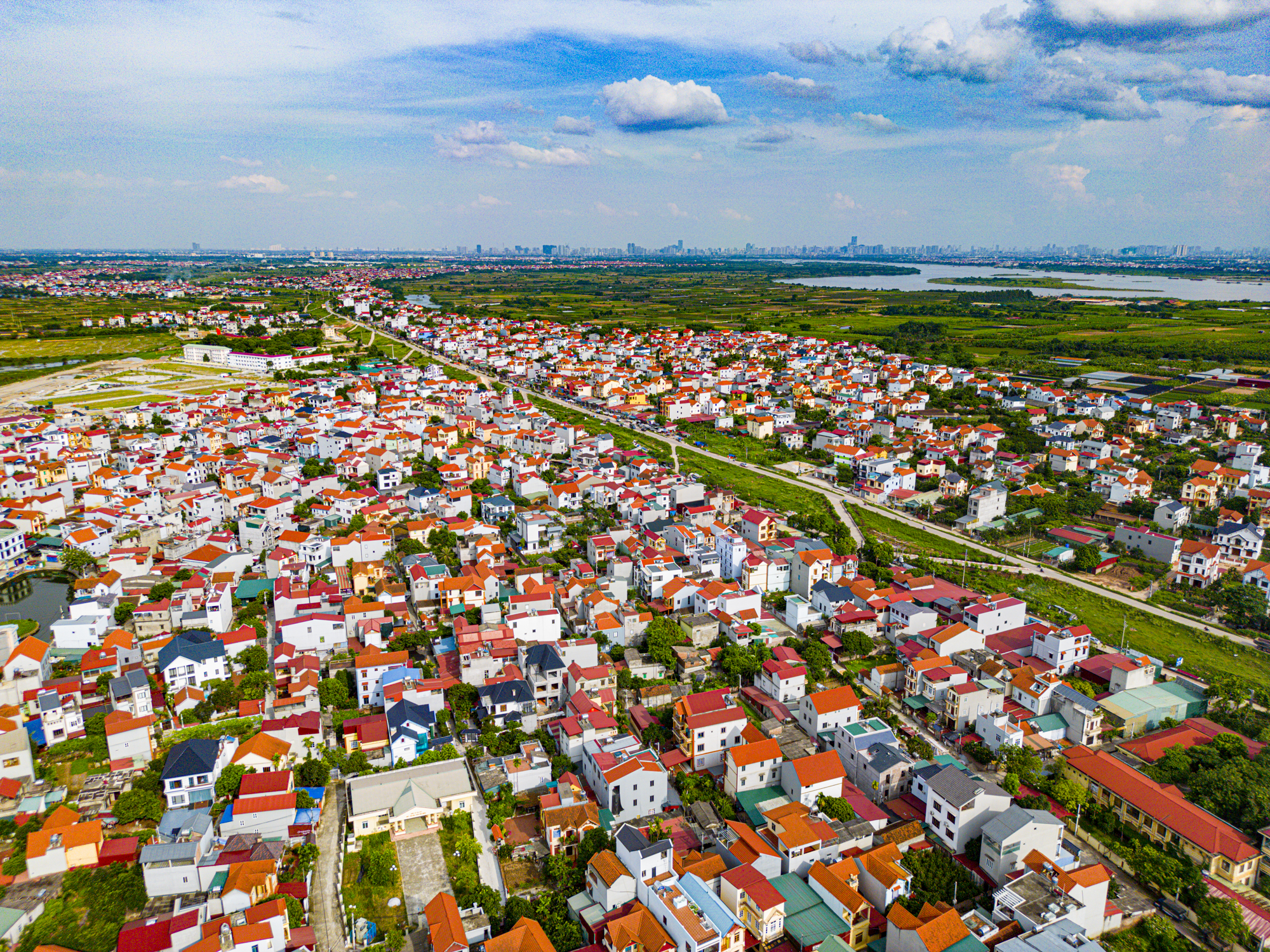 Hà Nội: Huyện nằm sát sân bay, đang làm đường cao tốc, sắp khởi công cây cầu gần 10.000 tỷ đồng- Ảnh 1.