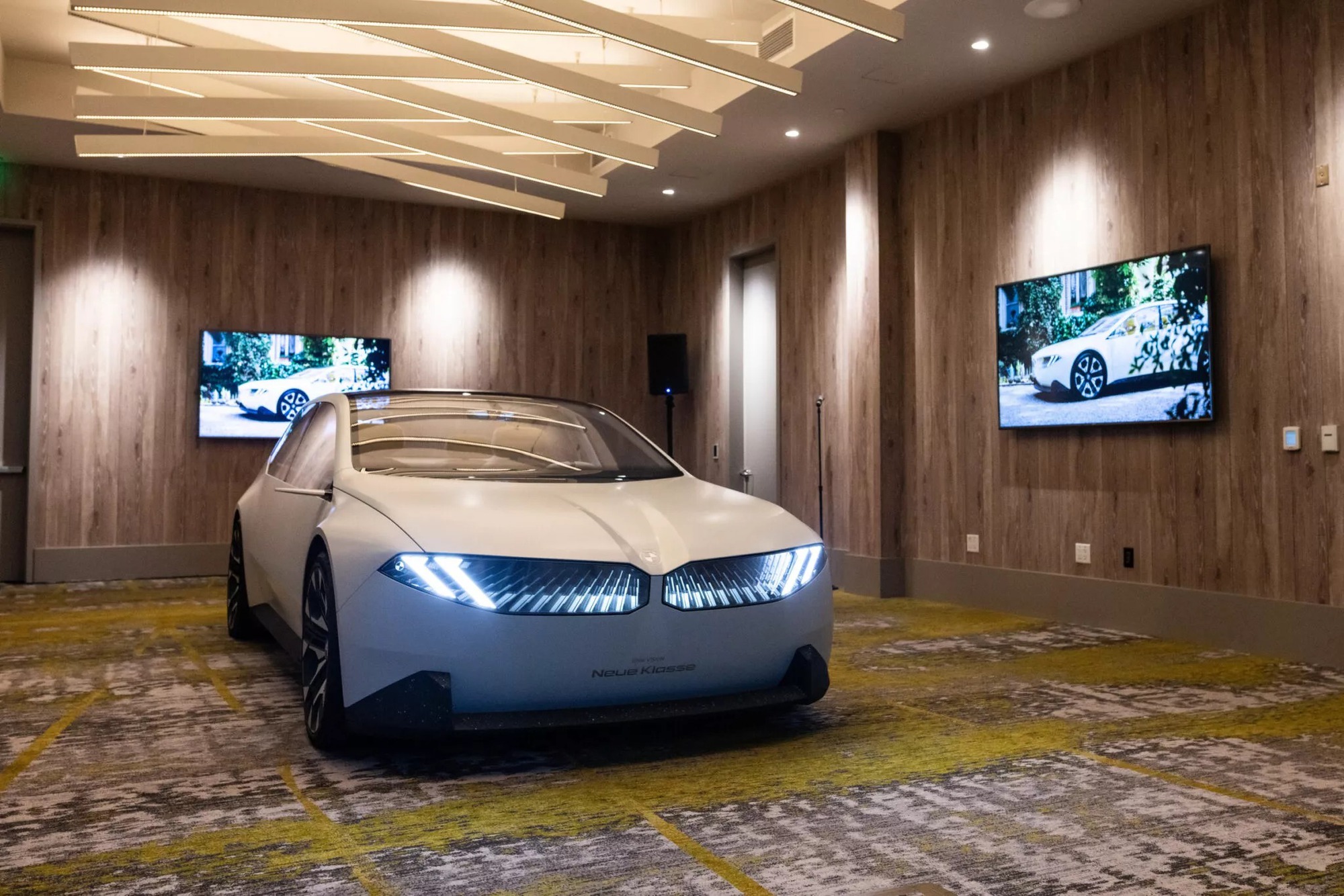 Xem trước BMW 3-Series 2025 sắp ra mắt: Thiết kế lột xác hoàn toàn, HUD to kỷ lục, động cơ điện không dưới 300 mã lực- Ảnh 1.