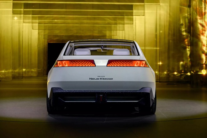 Xem trước BMW 3-Series 2025 sắp ra mắt: Thiết kế lột xác hoàn toàn, HUD to kỷ lục, động cơ điện không dưới 300 mã lực- Ảnh 4.