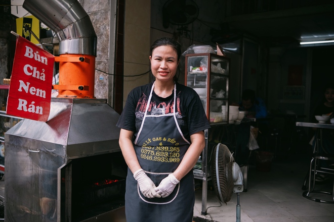 Cận cảnh hàng bún chả chan bí ẩn nhất Michelin Việt Nam 2024: Hương vị ngon hơn mong đợi, vừa lọt top đã hết sạch thức ăn- Ảnh 4.