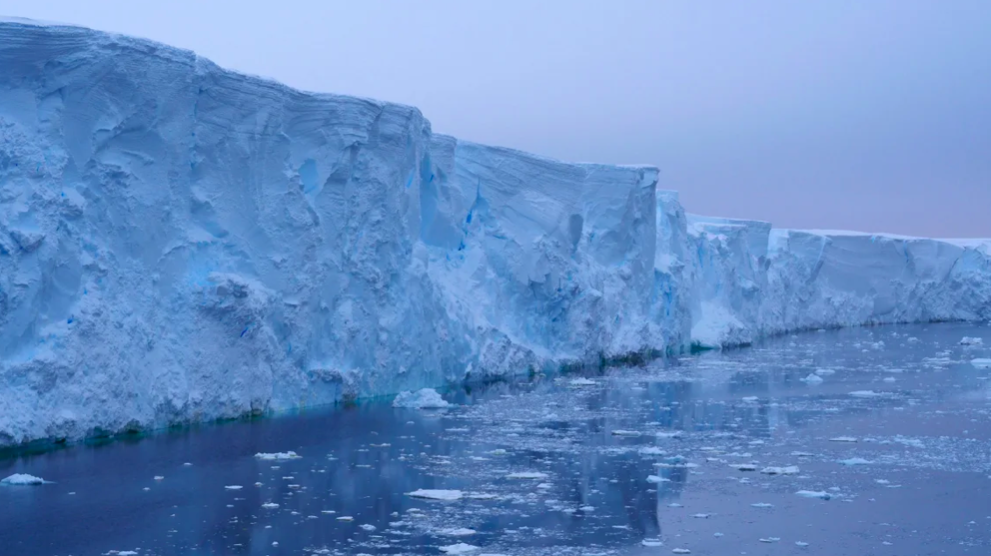 Mảng băng Nam Cực đang tan nhanh đến mức không thể dự báo mực nước biển dâng- Ảnh 1.
