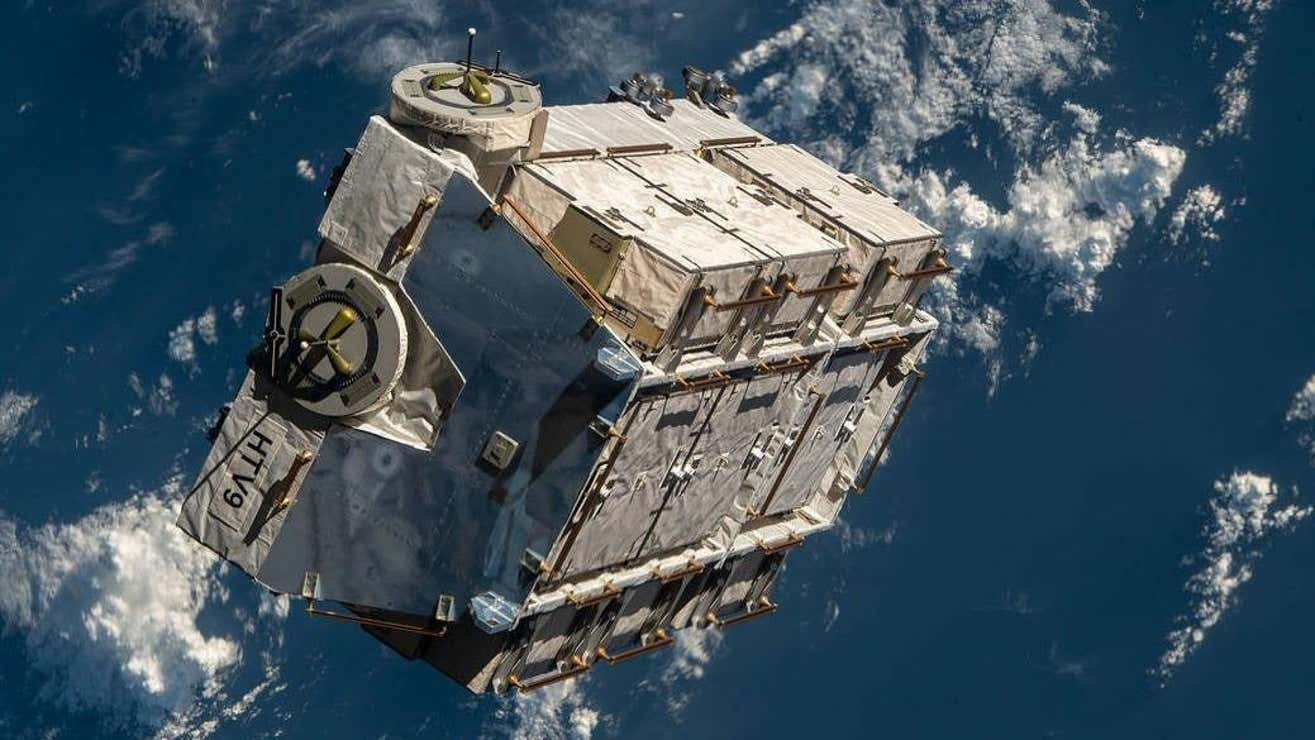 NASA bị kiện vì để rác từ 