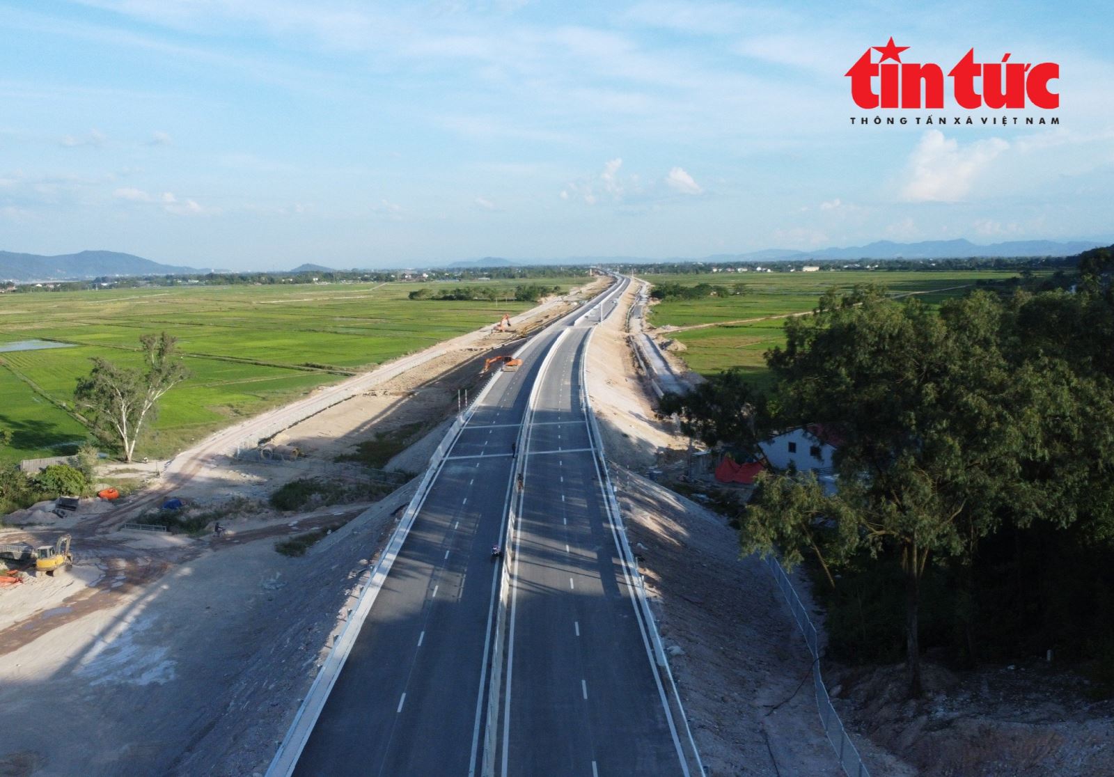 Cao tốc Diễn Châu - Bãi Vọt sẵn sàng thông xe hơn 19 km cuối tuyến- Ảnh 10.