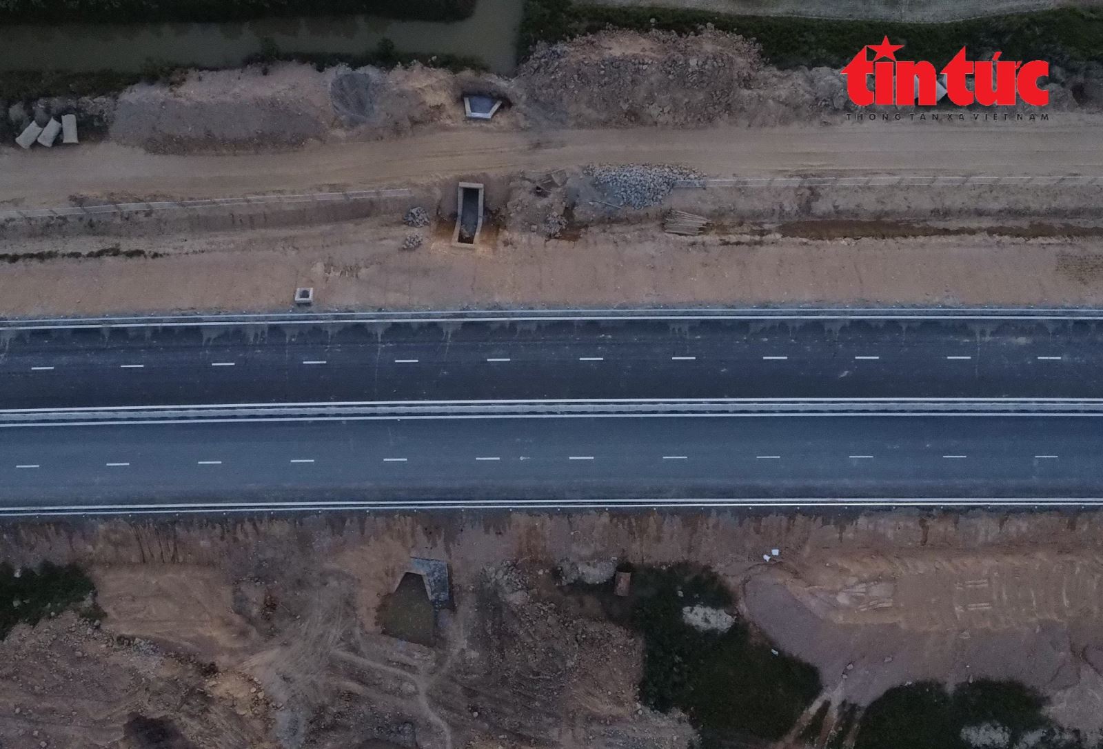 Cao tốc Diễn Châu - Bãi Vọt sẵn sàng thông xe hơn 19 km cuối tuyến- Ảnh 12.