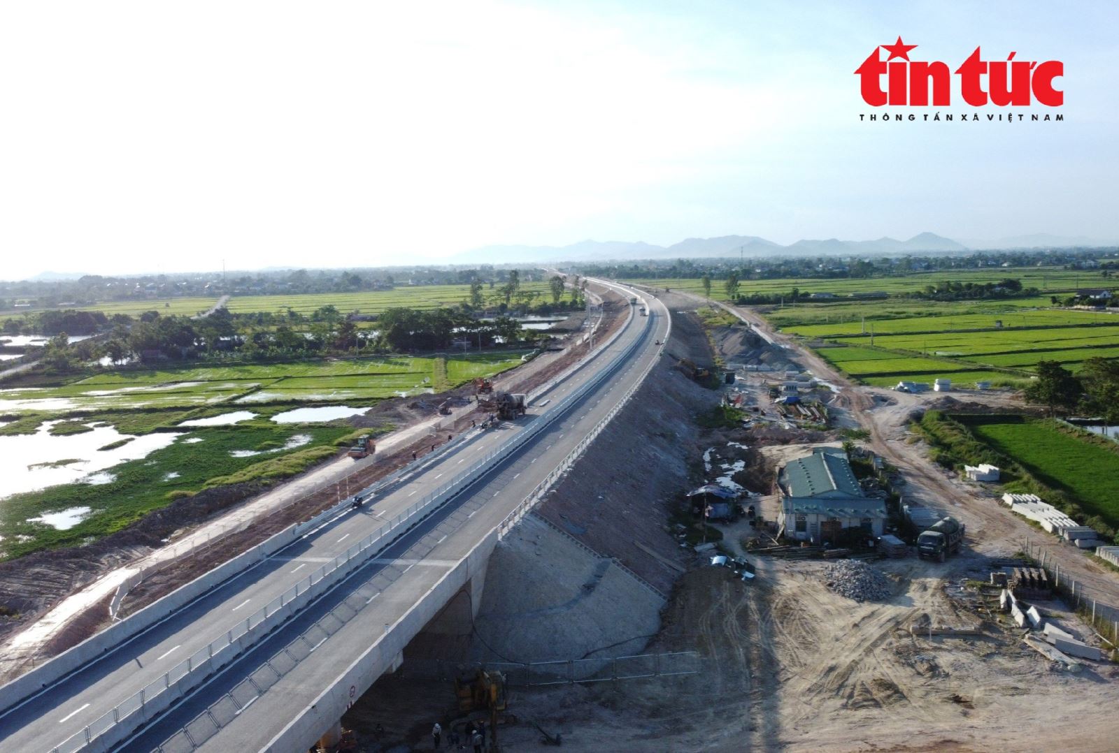 Cao tốc Diễn Châu - Bãi Vọt sẵn sàng thông xe hơn 19 km cuối tuyến- Ảnh 17.