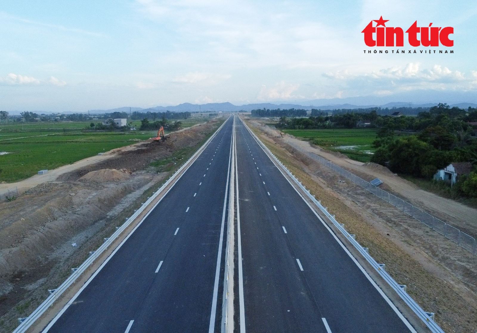 Cao tốc Diễn Châu - Bãi Vọt sẵn sàng thông xe hơn 19 km cuối tuyến- Ảnh 18.