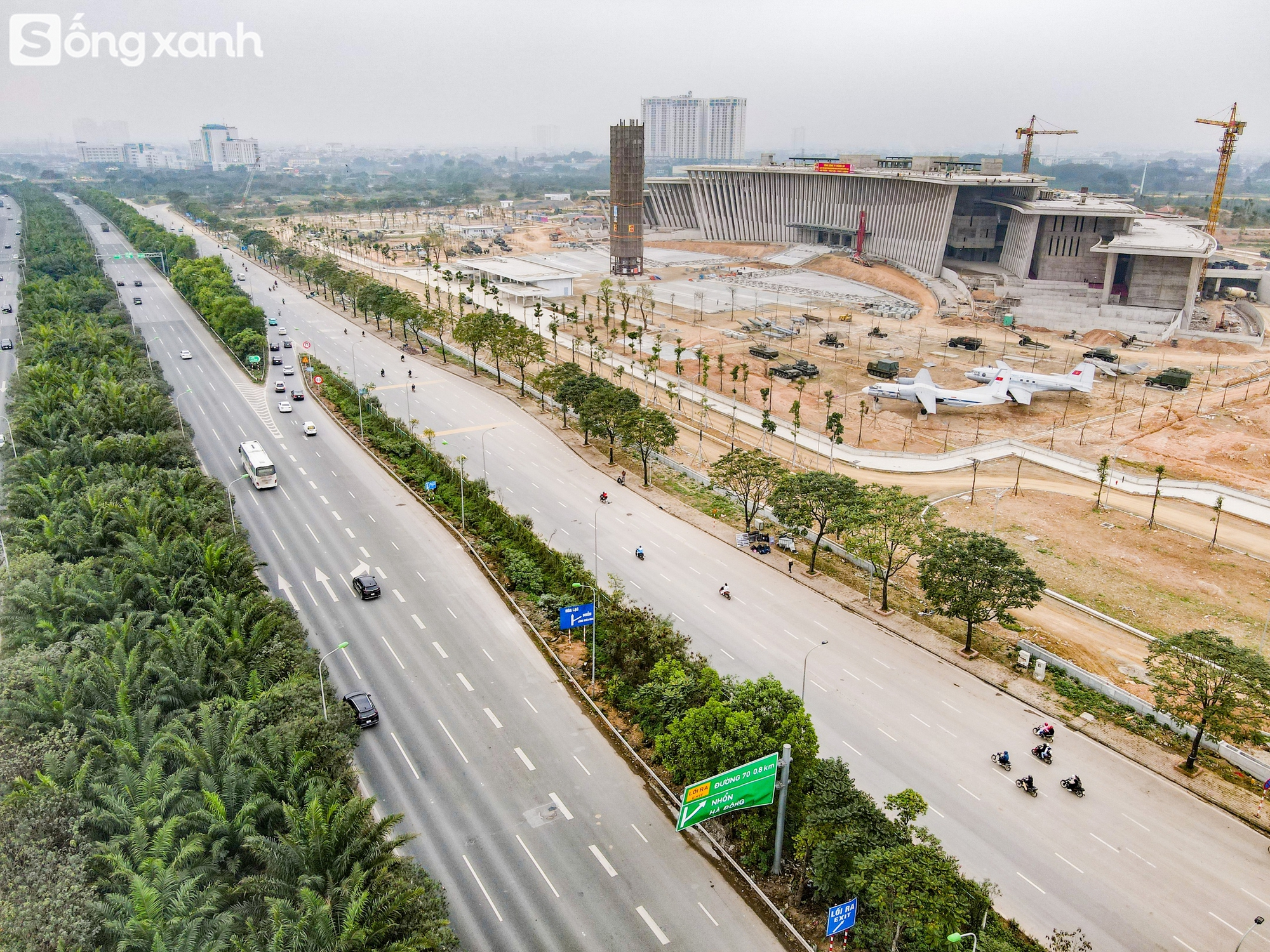 Ngắm 'cánh rừng' xanh bạt ngàn trên Đại lộ 7.500 tỷ đồng rộng tới 16 làn xe, dài và đẹp bậc nhất Việt Nam- Ảnh 5.