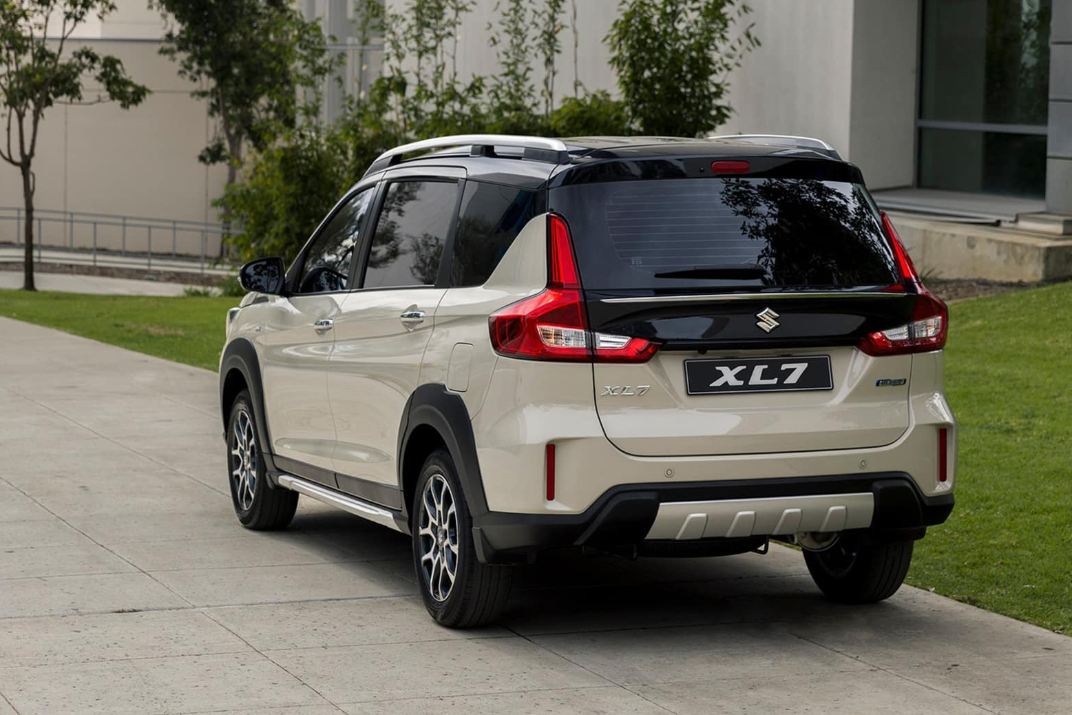 Suzuki XL7 hybrid sắp về Việt Nam lộ loạt nâng cấp mới: Ngoài động cơ tiết kiệm còn thêm đèn tự động, Cruise Control đấu Xpander- Ảnh 2.