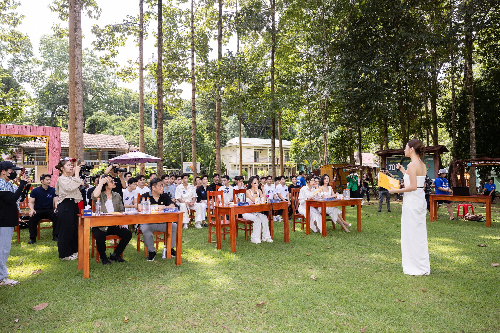 Lương Thùy Linh - Đỗ Hà đọ sắc nét căng, Ý Nhi làm 1 điều đặc biệt với thí sinh Nam vương thế giới Việt Nam- Ảnh 1.