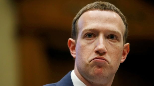 91222215mark-zuckerberg-gets-grilled-by-angry-meta-employees-that-survived-1719569803128-1719569803522572754404.jpg