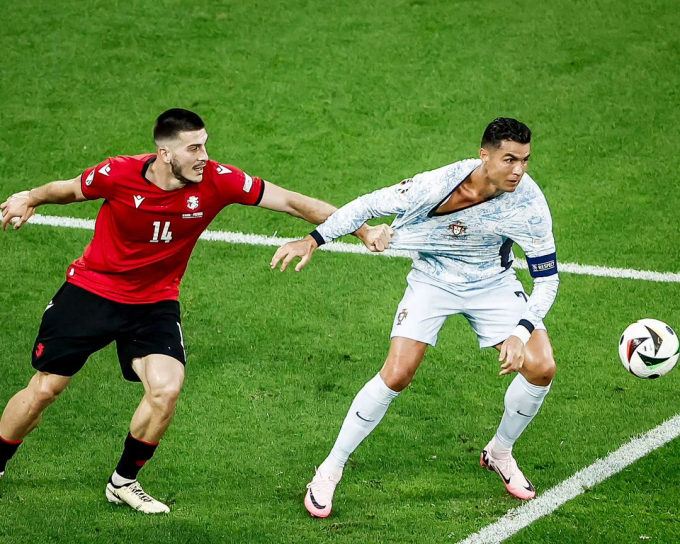 Ronaldo hét vào mặt trọng tài khi không được thổi phạt đền tại Euro 2024: “Tỉnh lại đi”- Ảnh 1.