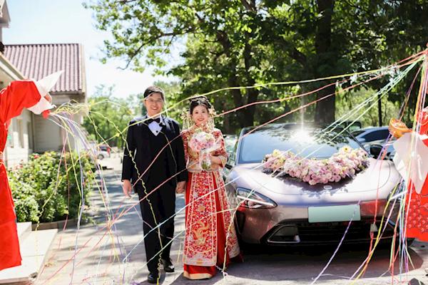 Chê Rolls-Royce và Bentley, cặp đôi này dùng Xiaomi SU7 làm xe hoa rước dâu: Dù không sang nhưng ai cũng phải ngước nhìn- Ảnh 5.