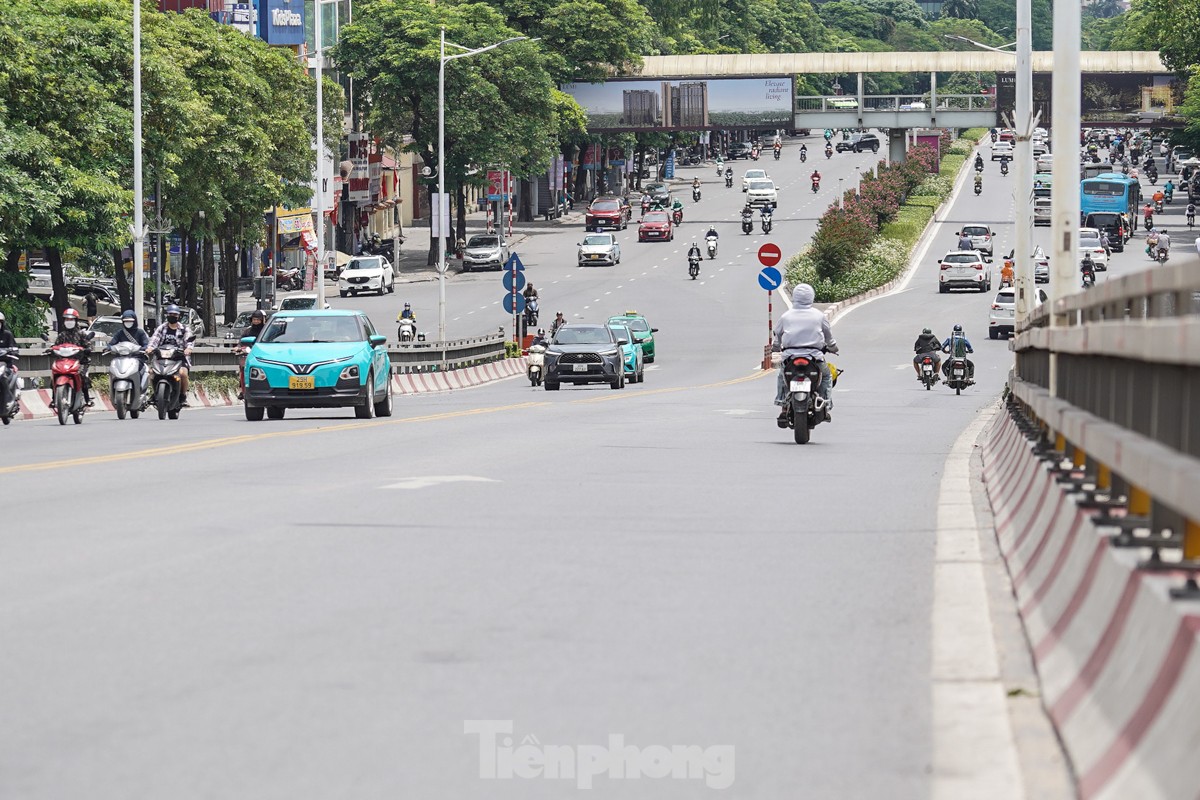 Người lao động vật vã mưu sinh dưới cái nắng như rang, mặt đường hơn 50 độ C ở Hà Nội- Ảnh 16.