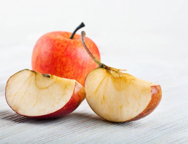 Gọt táo xong bị thâm thì có ăn được không? Mẹo khắc phục đơn giản mà hiệu quả, không phải ai cũng biết- Ảnh 2.