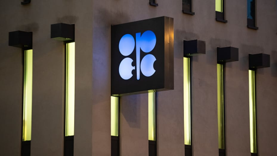 OPEC+ gia hạn cắt giảm sản lượng dầu thô đến năm 2025- Ảnh 2.