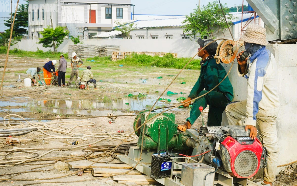 Người lao động đẫm mồ hôi trên công trường đường dây 500 kV- Ảnh 10.