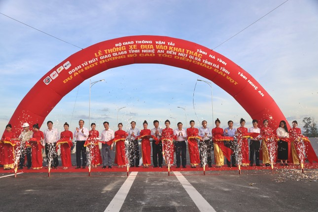 Thông xe toàn tuyến cao tốc Diễn Châu - Bãi Vọt, từ Hà Nội về Hà Tĩnh còn 3,5 tiếng- Ảnh 4.