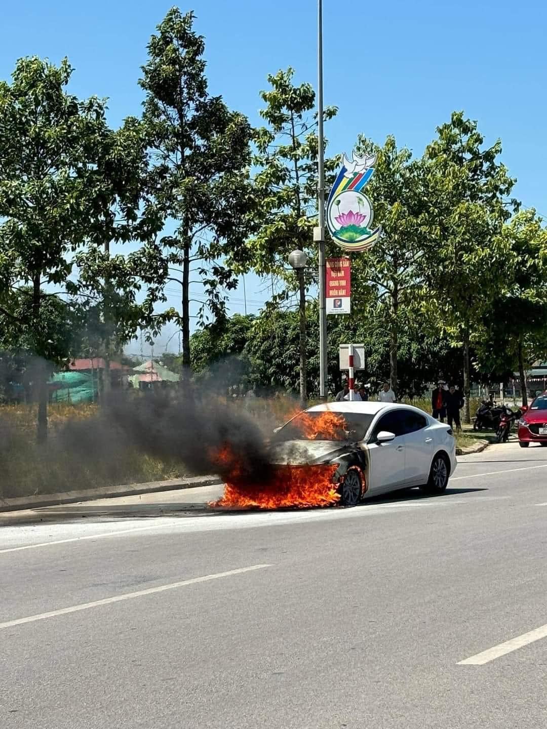 Chủ xe Mazda bị cháy ở Hà Tĩnh và đại lý sửa xe đã đạt thỏa thuận: Kết quả ra sao?- Ảnh 1.