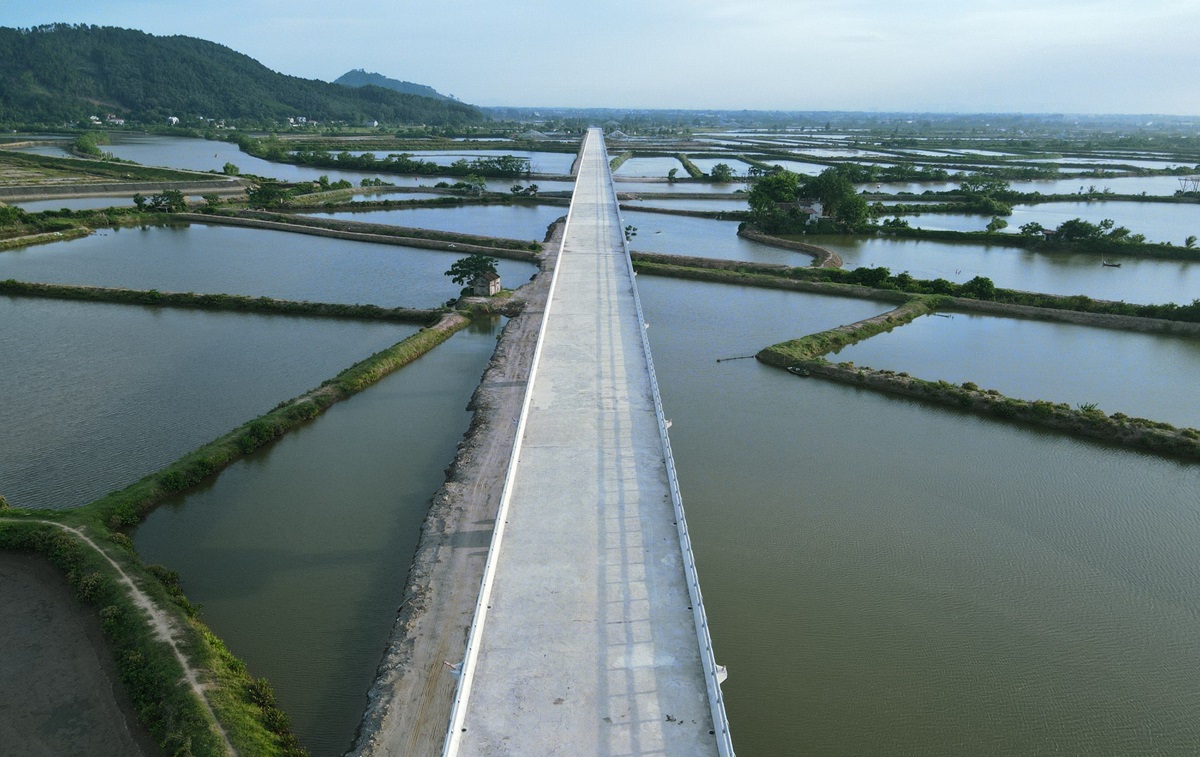 Ngắm cầu vượt dài nhất tuyến đường ven biển Thanh Hóa- Ảnh 12.