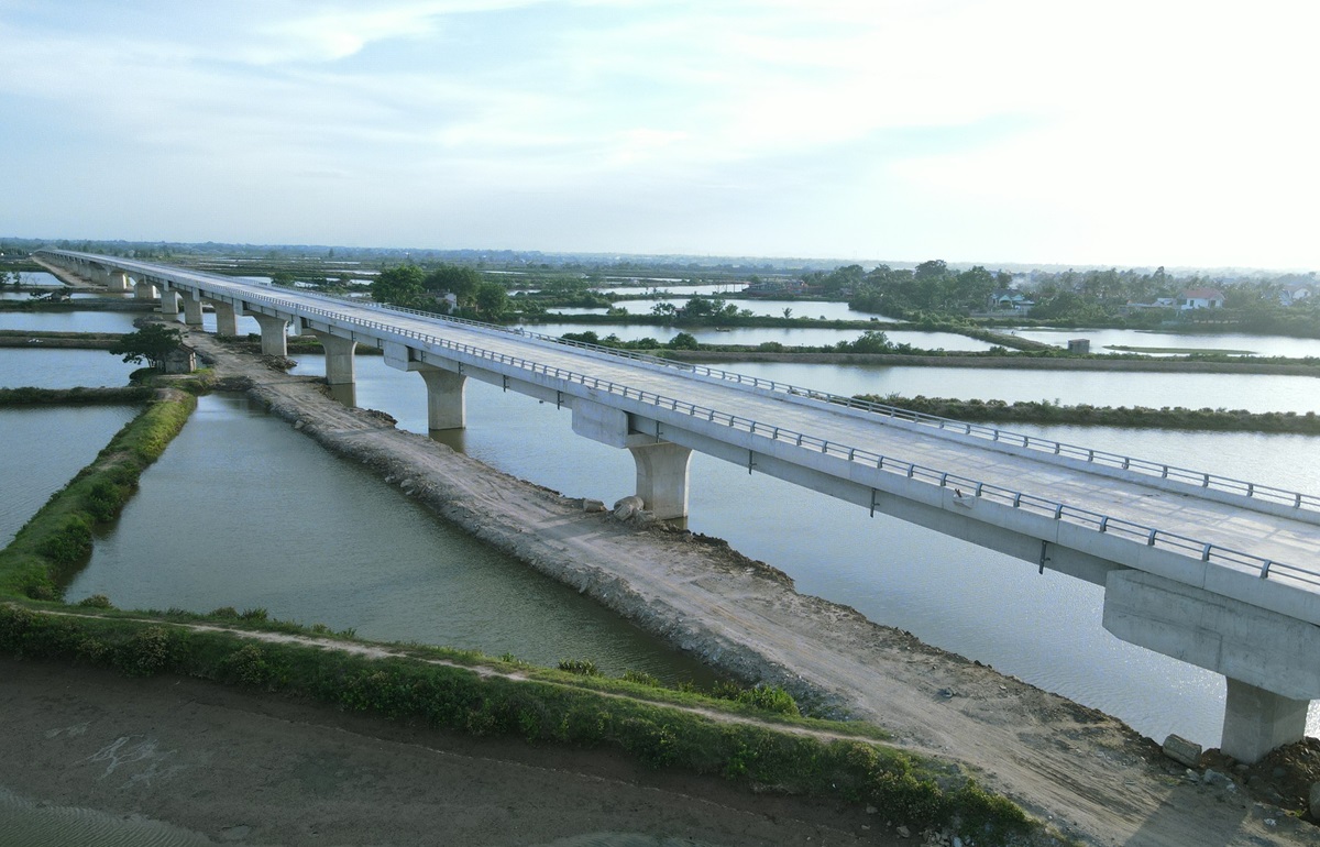 Ngắm cầu vượt dài nhất tuyến đường ven biển Thanh Hóa- Ảnh 3.