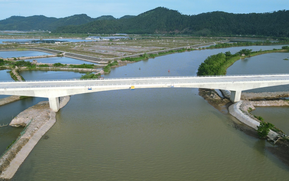 Ngắm cầu vượt dài nhất tuyến đường ven biển Thanh Hóa- Ảnh 8.