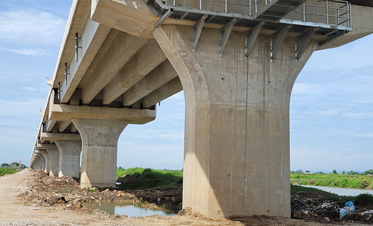 Ngắm cầu vượt dài nhất tuyến đường ven biển Thanh Hóa- Ảnh 4.
