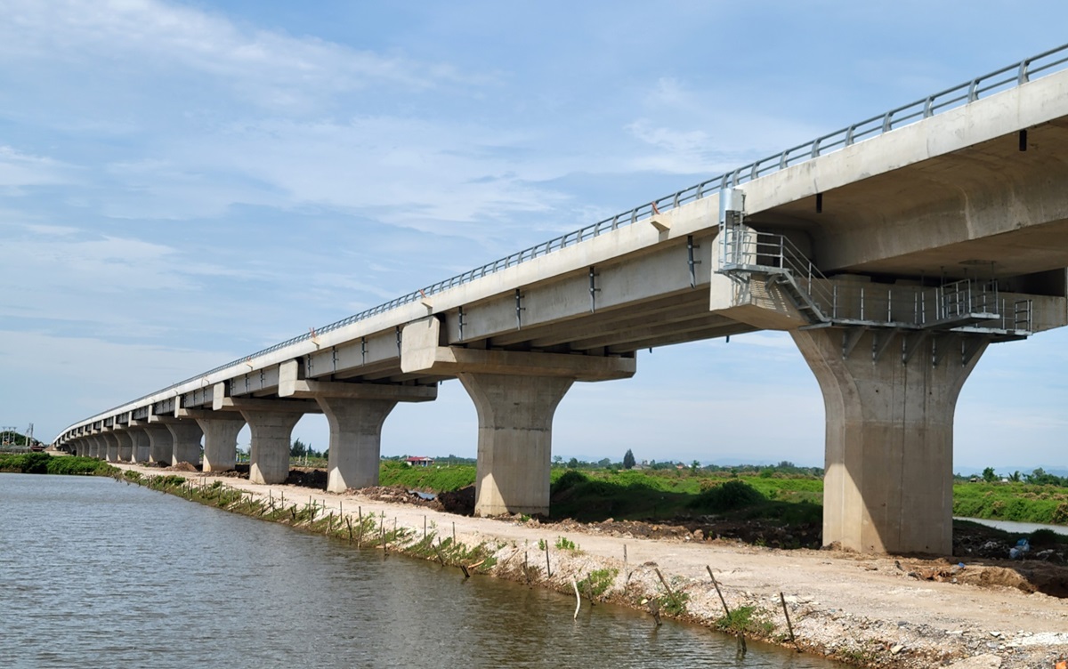 Ngắm cầu vượt dài nhất tuyến đường ven biển Thanh Hóa- Ảnh 9.